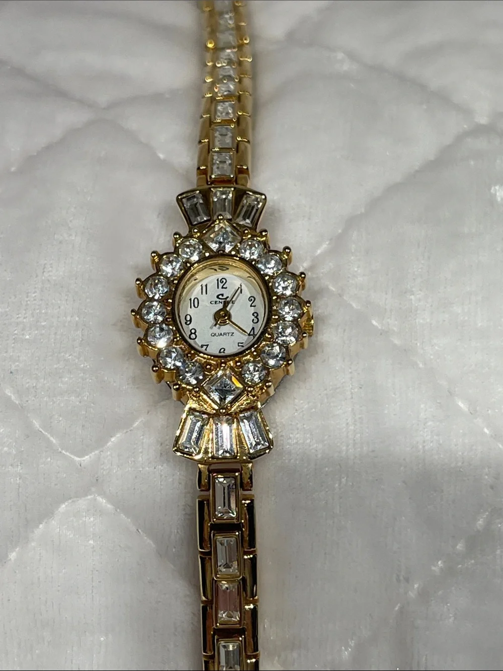 VINTAGE GOLD TONE CACHE watch